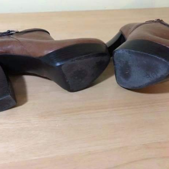 8.5 Guess Leather Boots - Picture 4 of 4